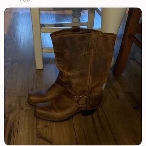 FRYE AND CO. Brown Leather Heeled Boots with Western Flair